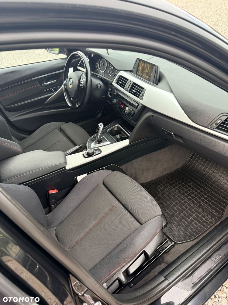 BMW Seria 3 330d xDrive Sport-Aut - 8