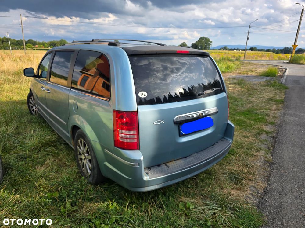 Chrysler Town & Country - 5