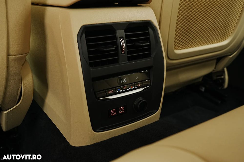 BMW Seria 3 330e Aut. Sport Line - 31