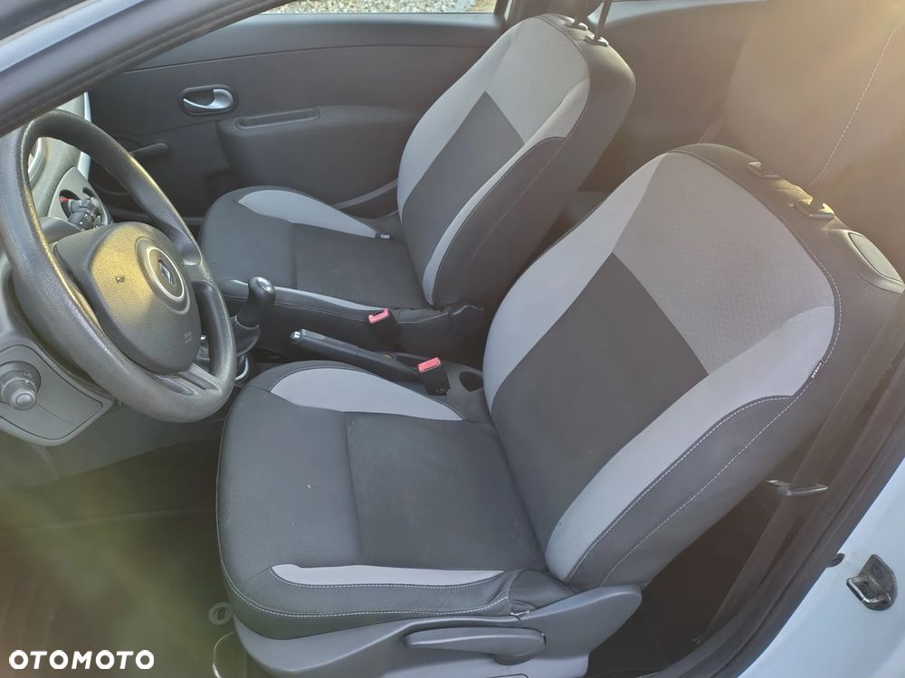 Renault Clio 1.2 16V 75 Expression - 9