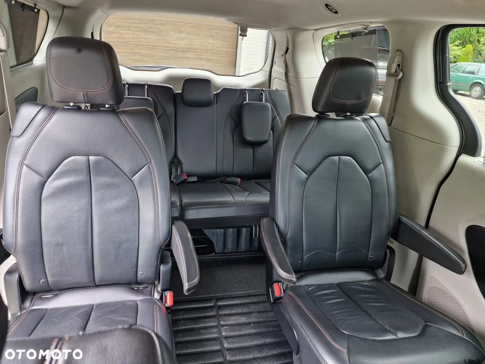 Chrysler Pacifica - 20