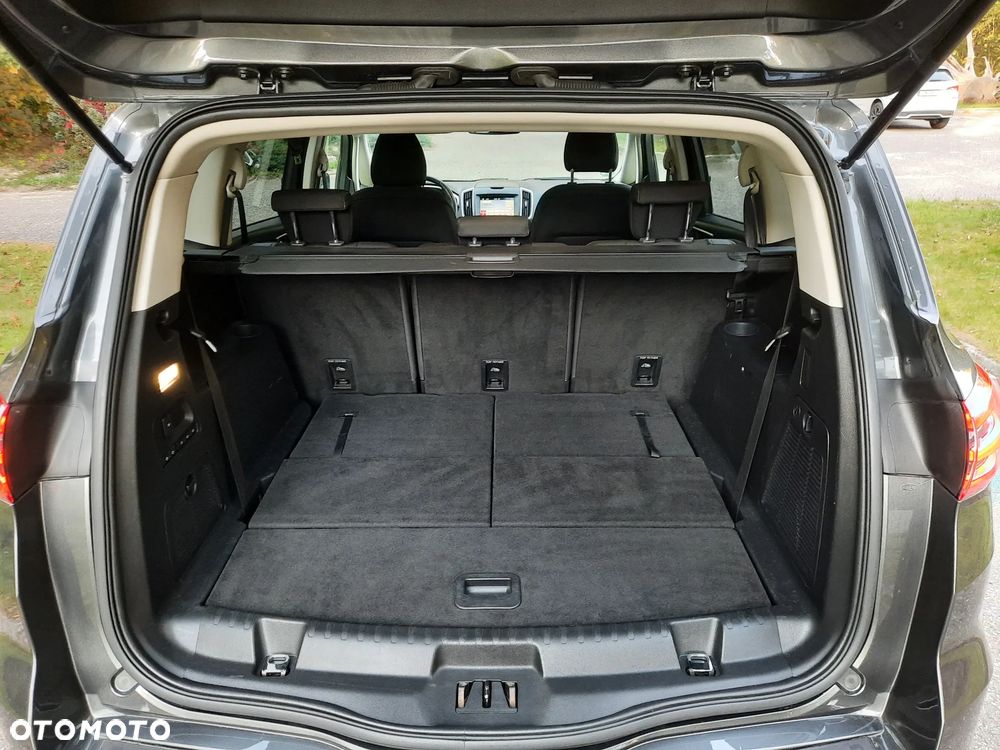 Ford S-Max - 17