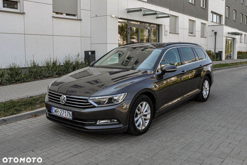 Volkswagen Passat - 1