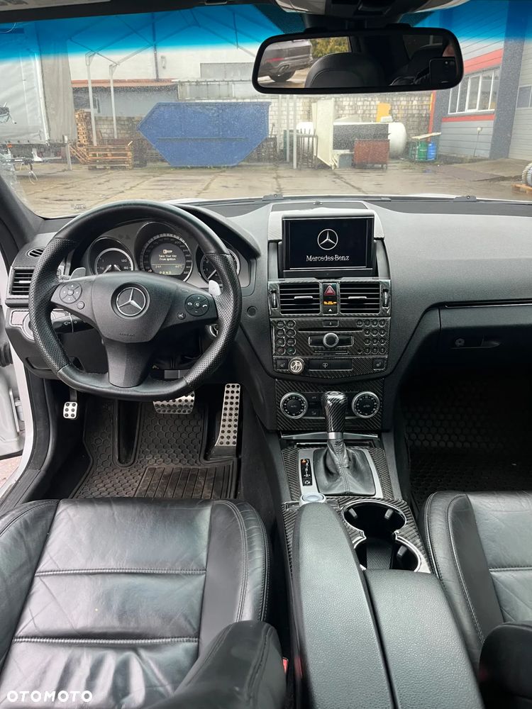 Mercedes-Benz Klasa C 63 AMG - 11