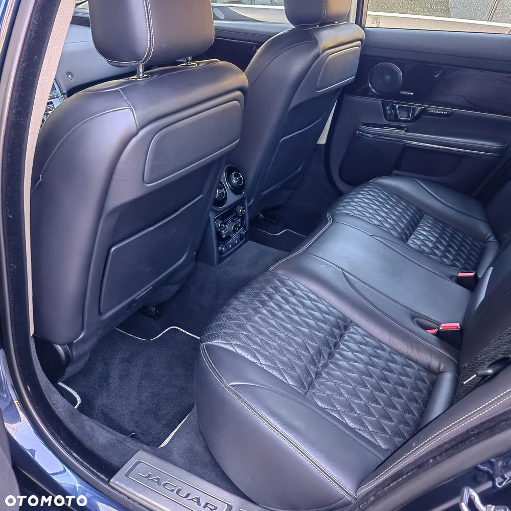 Jaguar XJ 3.0 D V6 Premium Luxury - 11