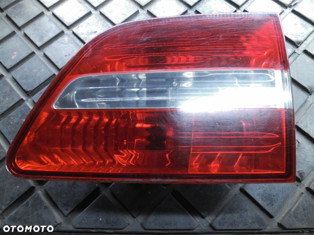 FIAT STILO SW KOMBI LAMPA TYŁ PRAWA W KLAPE 1717942 - 1