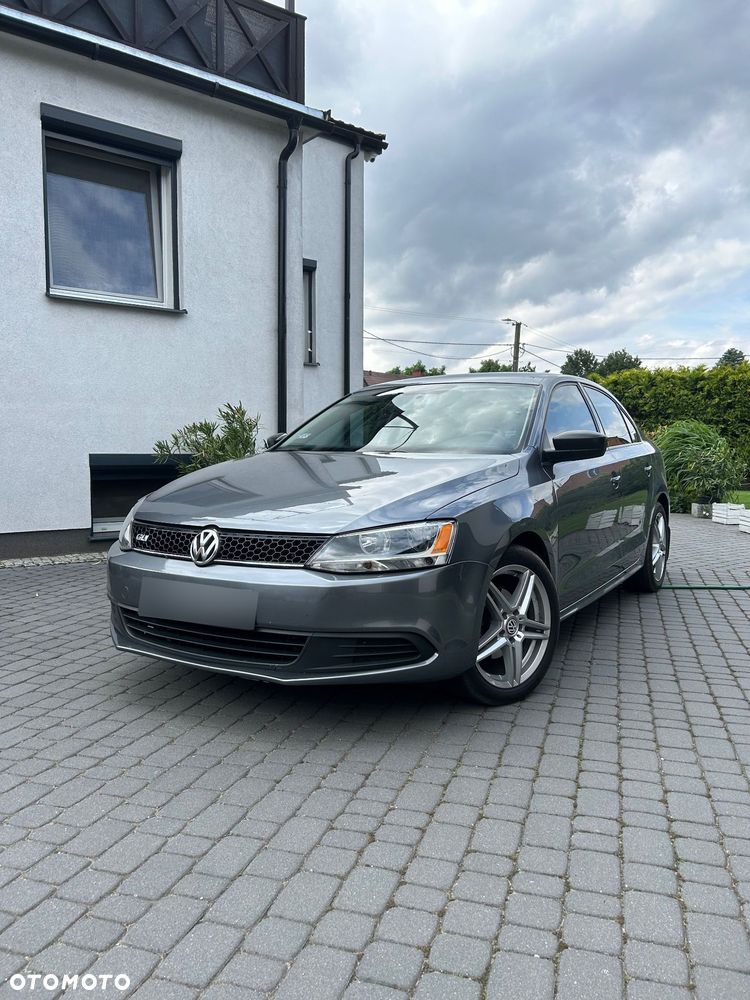 Volkswagen Jetta - 2