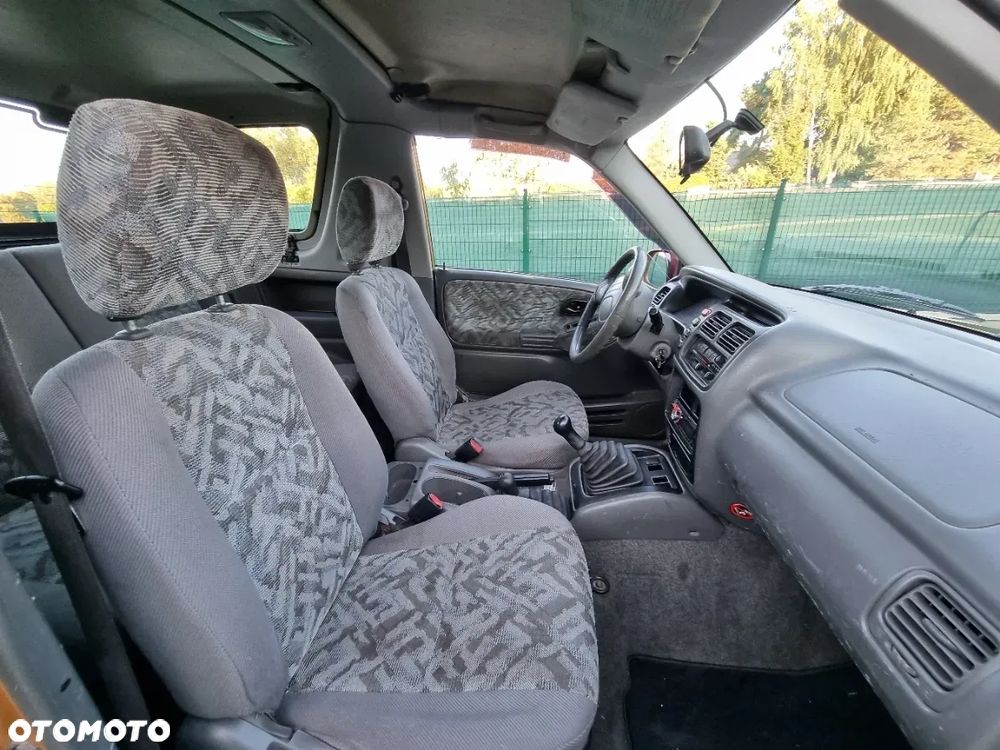 Suzuki Grand Vitara 2.0 - 16