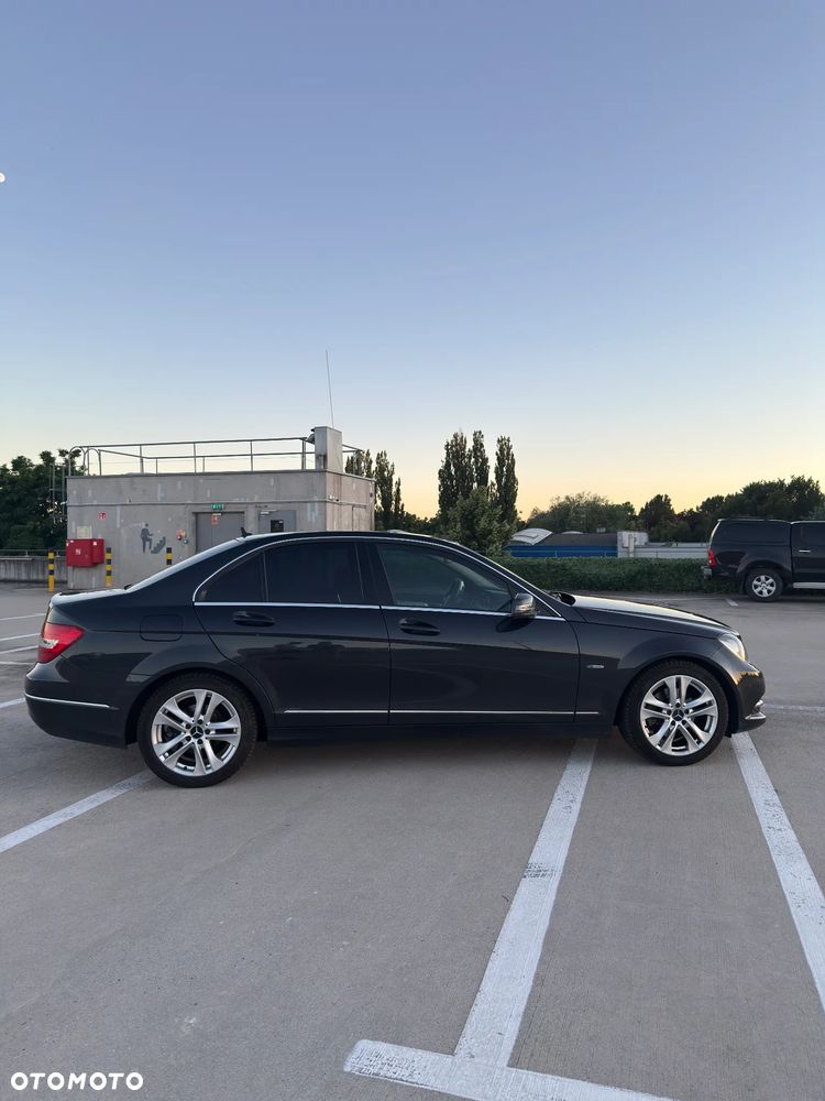Mercedes-Benz Klasa C 200 (BlueEFFICIENCY) 7G-TRONIC Avantgarde - 4