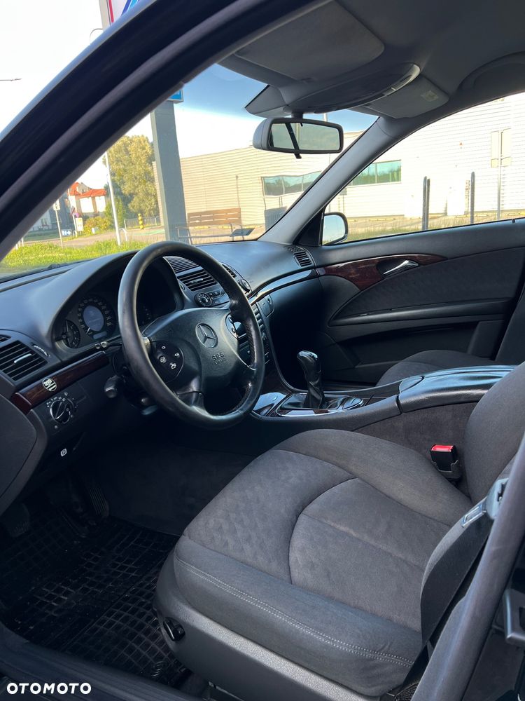 Mercedes-Benz Klasa E 270 CDI T Classic - 25
