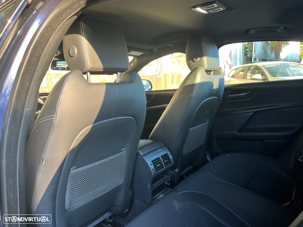 Jaguar XE 2.0 D R-Sport Aut. - 52