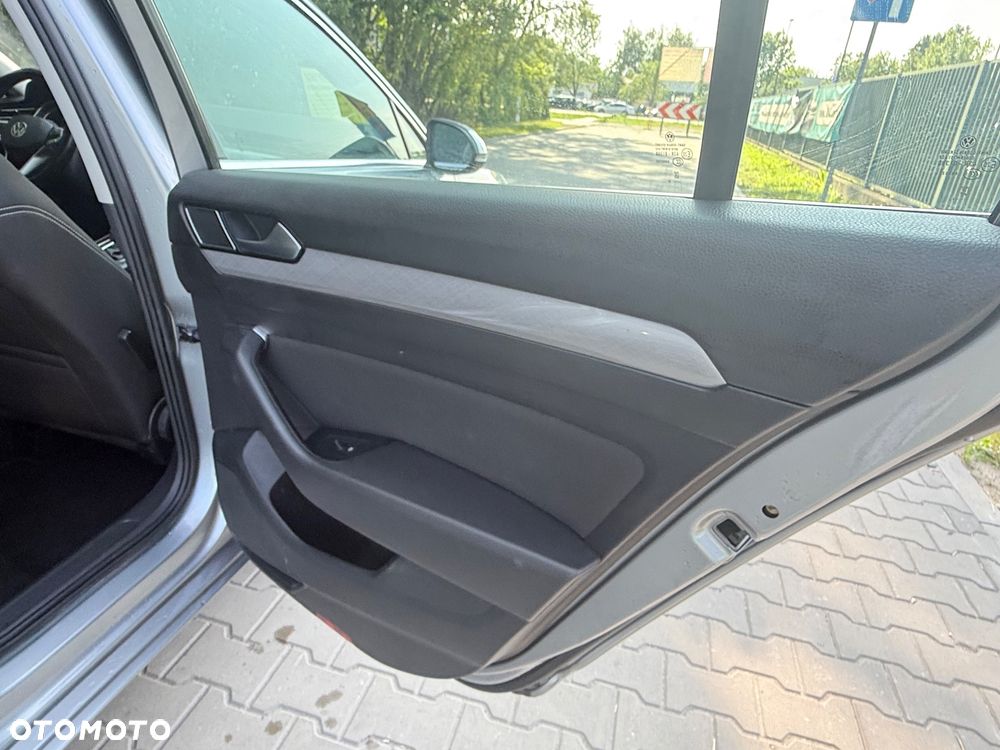 Volkswagen Passat 1.5 TSI EVO Business DSG - 23