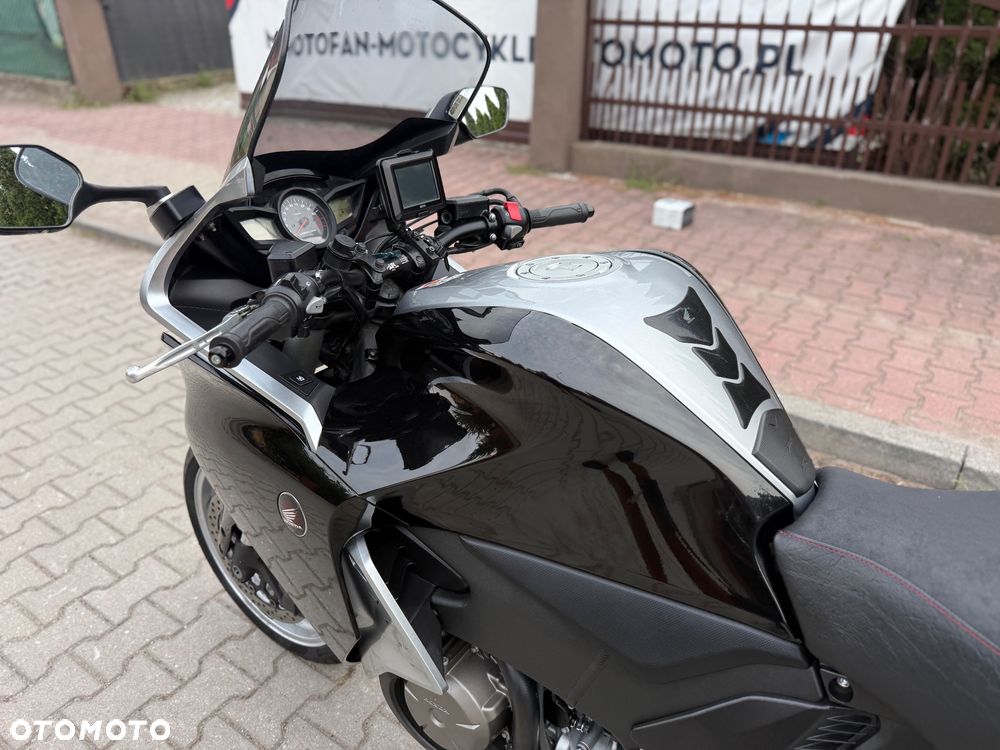 Honda VFR - 25