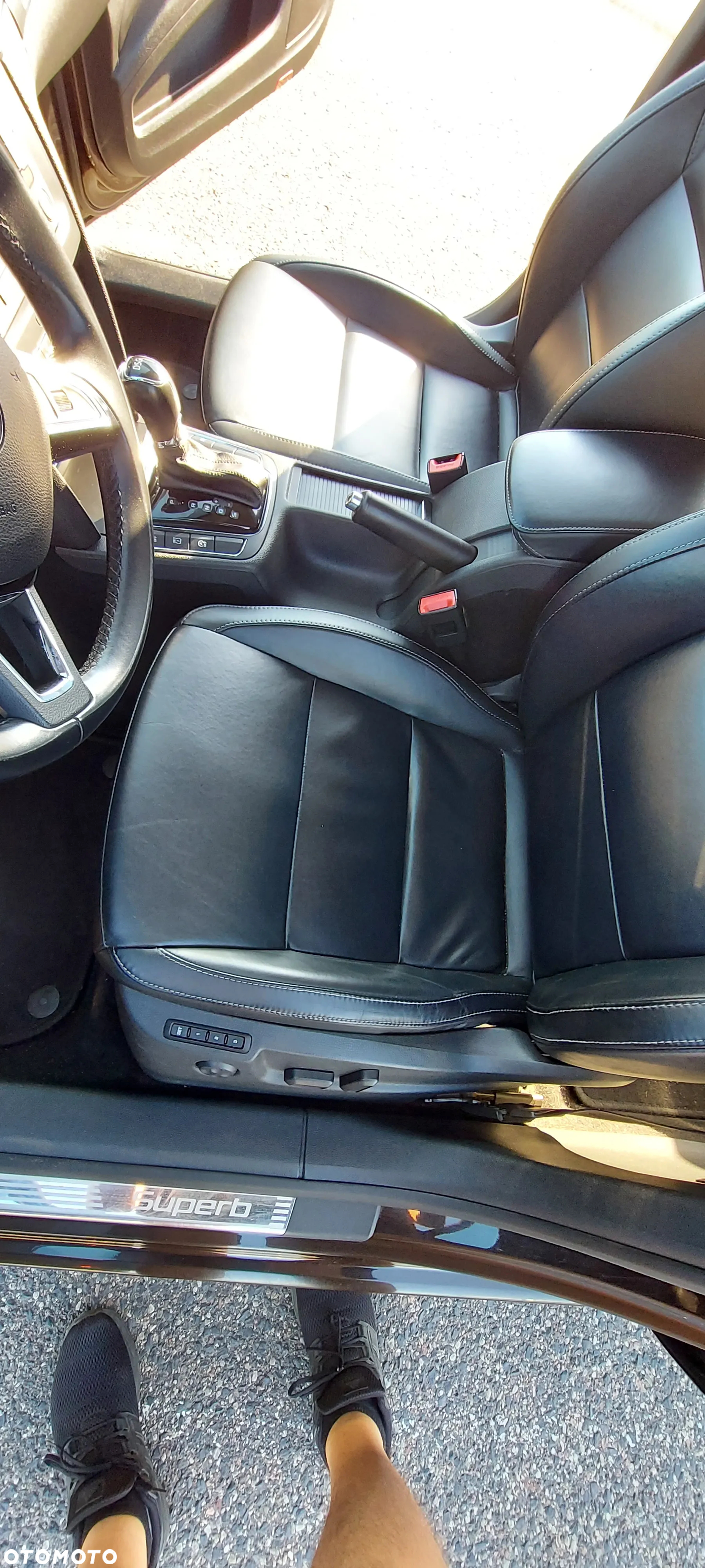 Skoda Superb 2.0 TDI Elegance DSG - 32