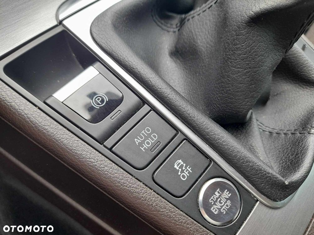 Volkswagen Passat 1.6 TDI BlueMotion Technology R-Line - 23