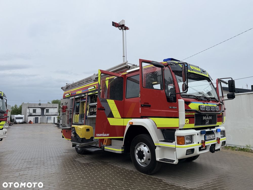 MAN Straż pożarna pojazd pożarniczy wóz strażacki MAN GBA średni terenowy- uterenowiony 4x4 CNBOP 3000l wody reduktor blokada tylnego mostu, maszt oświetleniowy - 3