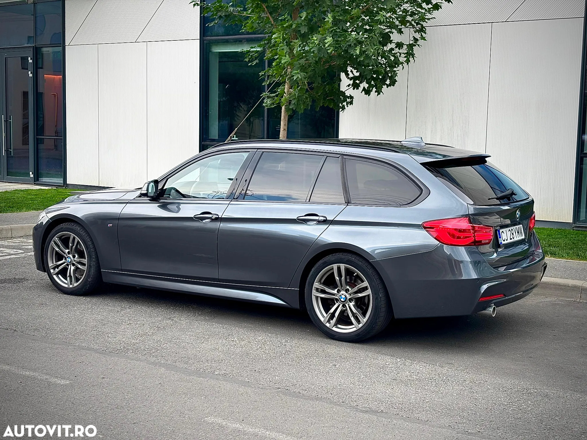 BMW Seria 3 318d Touring Aut. M Sport - 16