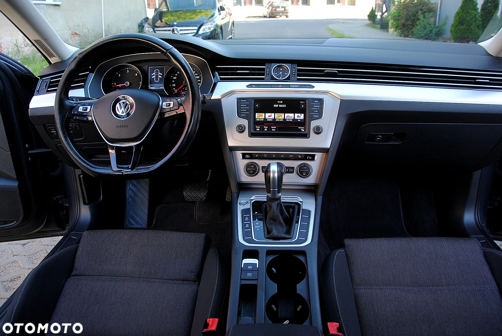 Volkswagen Passat Variant 2.0 TDI SCR 4Motion DSG Comfortline - 12
