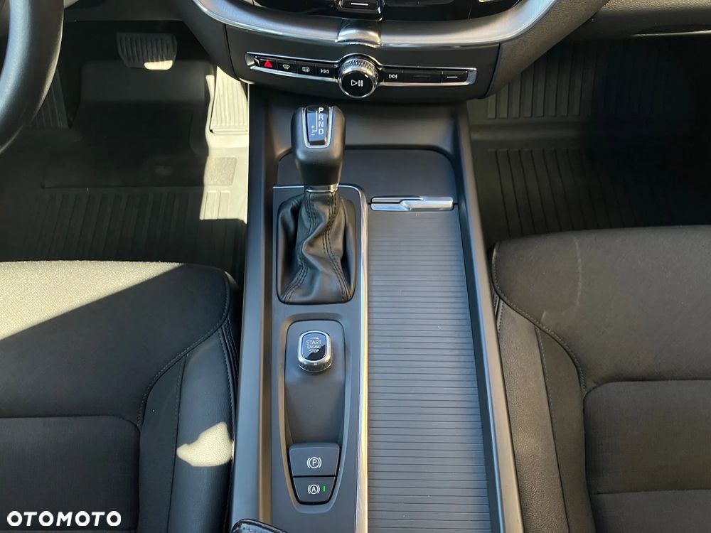 Volvo XC 60 D4 AWD Momentum - 28