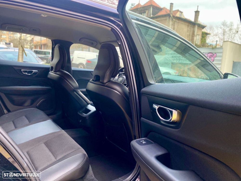 Volvo V60 2.0 D3 Momentum Geartronic - 24