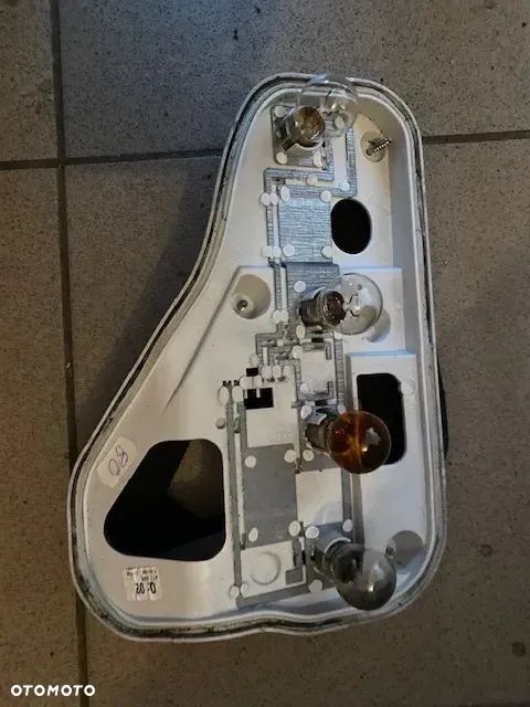 WKŁAD LAMPY PRAWY TYŁ OPEL ASTRA H KOMBI 417042R - 1