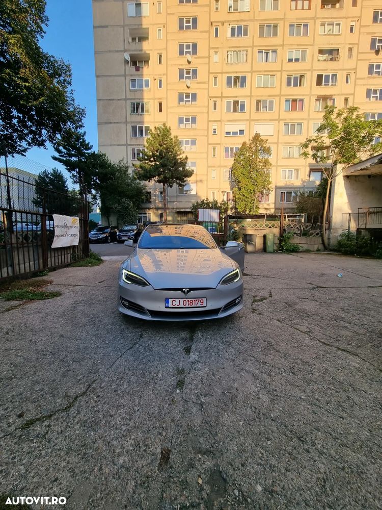 Tesla Model S - 1