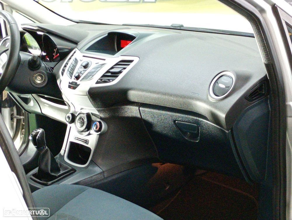 Ford Fiesta 1.4 TDCI Titanium - 19