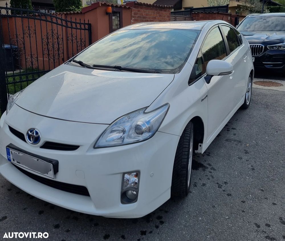 Toyota Prius (Hybrid) - 3