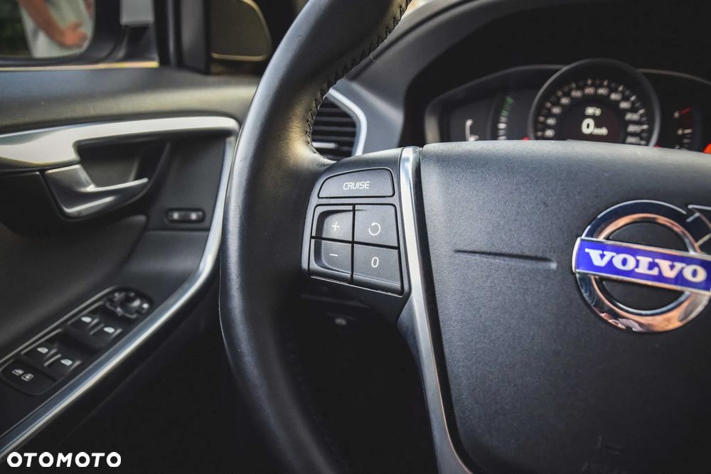 Volvo XC 60 2.4D AWD Momentum - 22