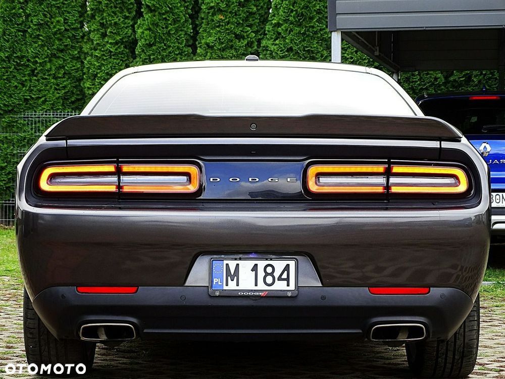 Dodge Challenger - 11