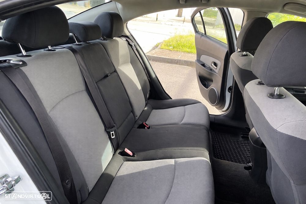 Chevrolet Cruze 1.6 LS - 8