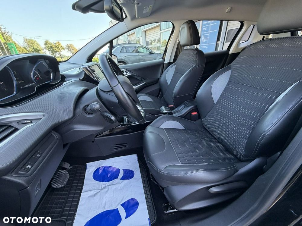Peugeot 2008 1.2 Pure Tech GPF Active S&S EAT6 - 19