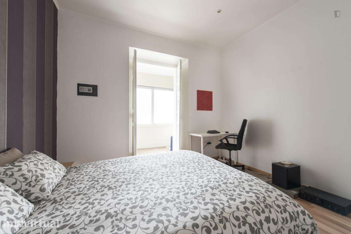 Quarto - localizado em Anjos Lisbon - Grande imagem: 3/15
