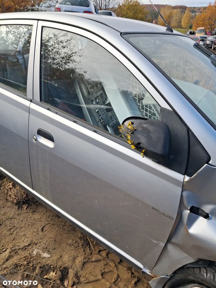 Daihatsu cuore 03 drzwi prawy przod E28 - 3