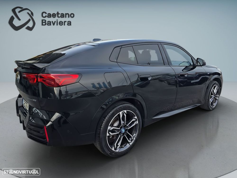 BMW iX2 eDrive20 Pack Desportivo M - 8