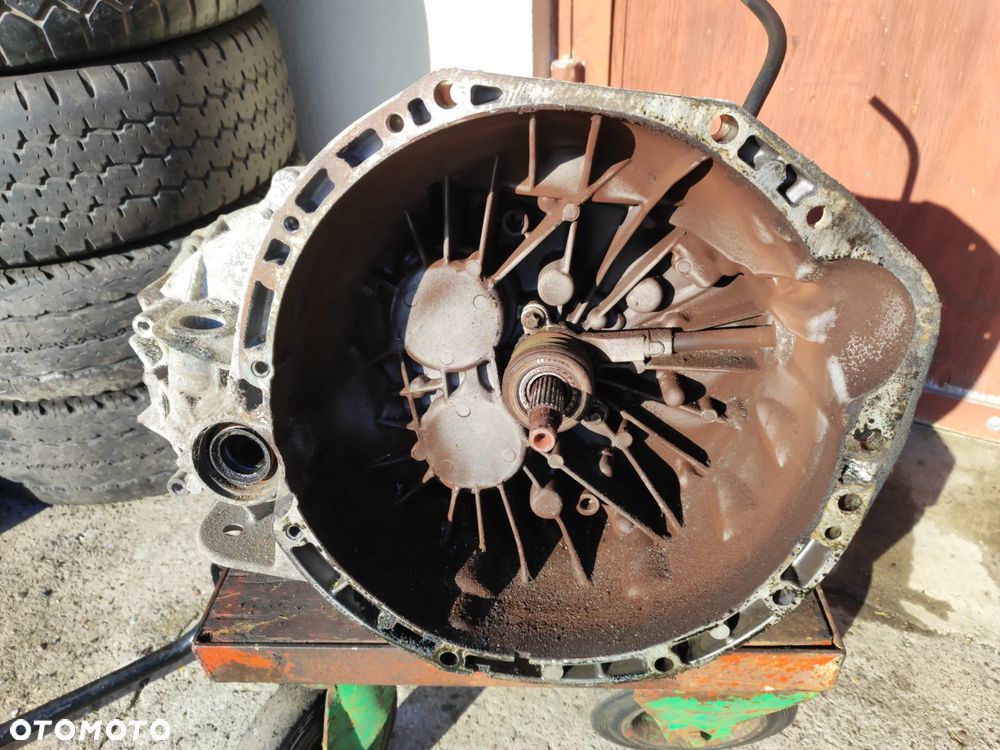 skrzynia biegów PF6 040 6-biegów do Trafic II lift 06- 2,0dci Vivaro ,sprawdzona - 2