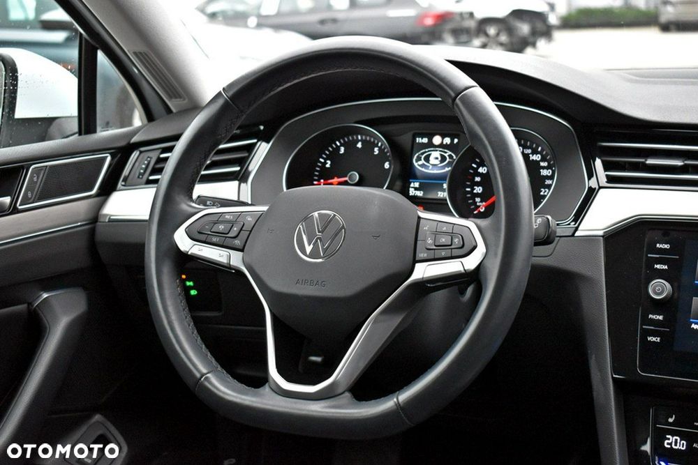 Volkswagen Passat - 20