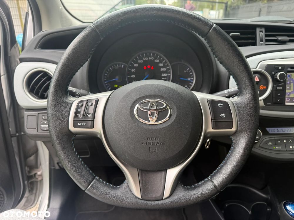 Toyota Yaris Hybrid 100 Premium - 19