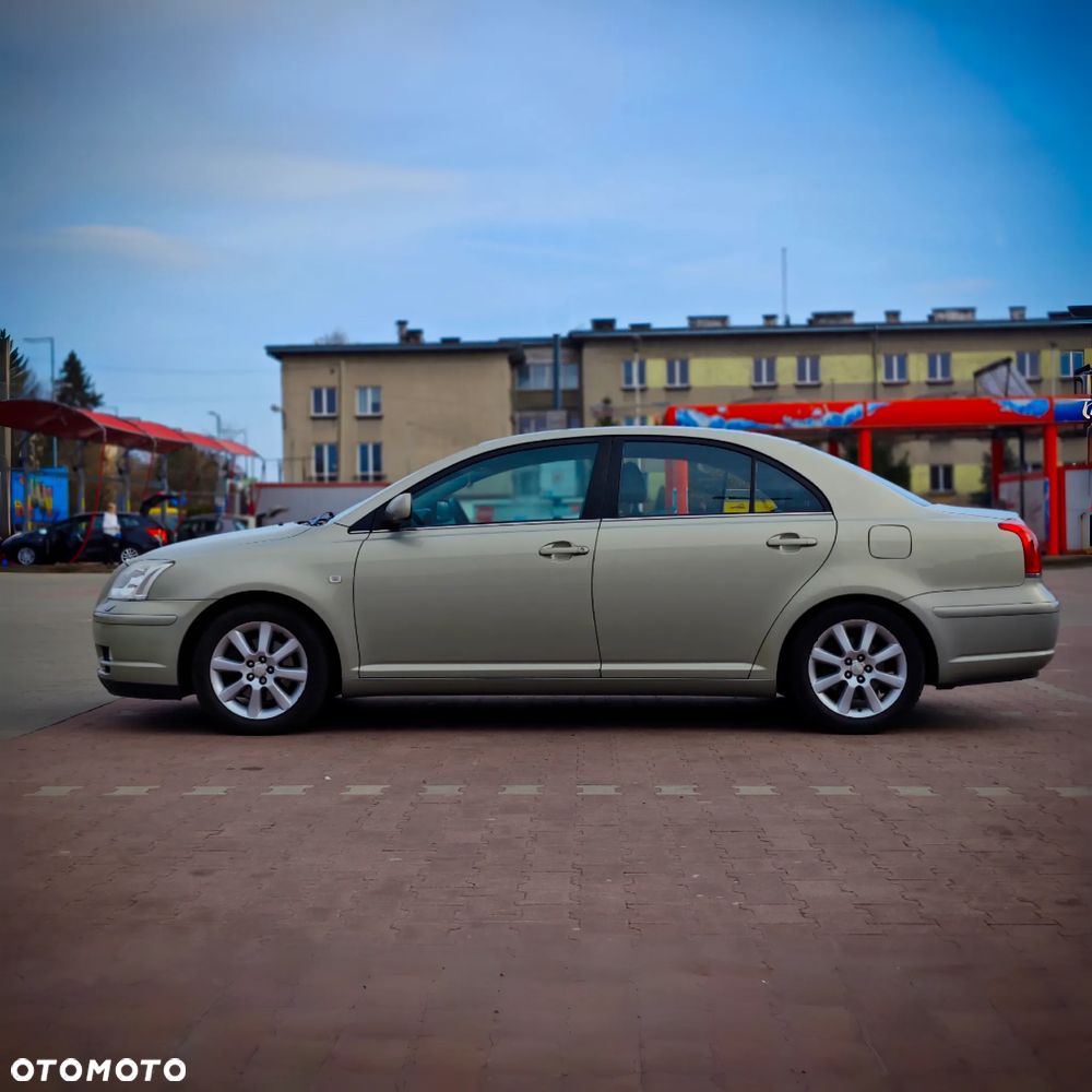 Toyota Avensis 2.0 VVT-i High - 2