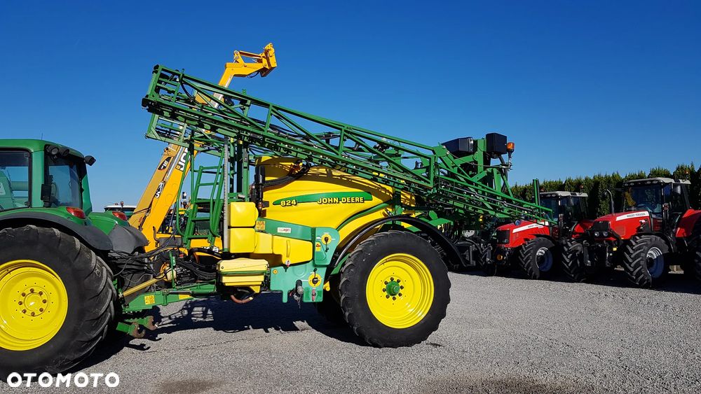 John Deere 824 - 4