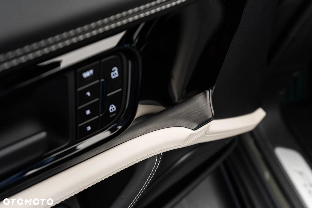 Porsche Panamera 4 E-Hybrid - 29