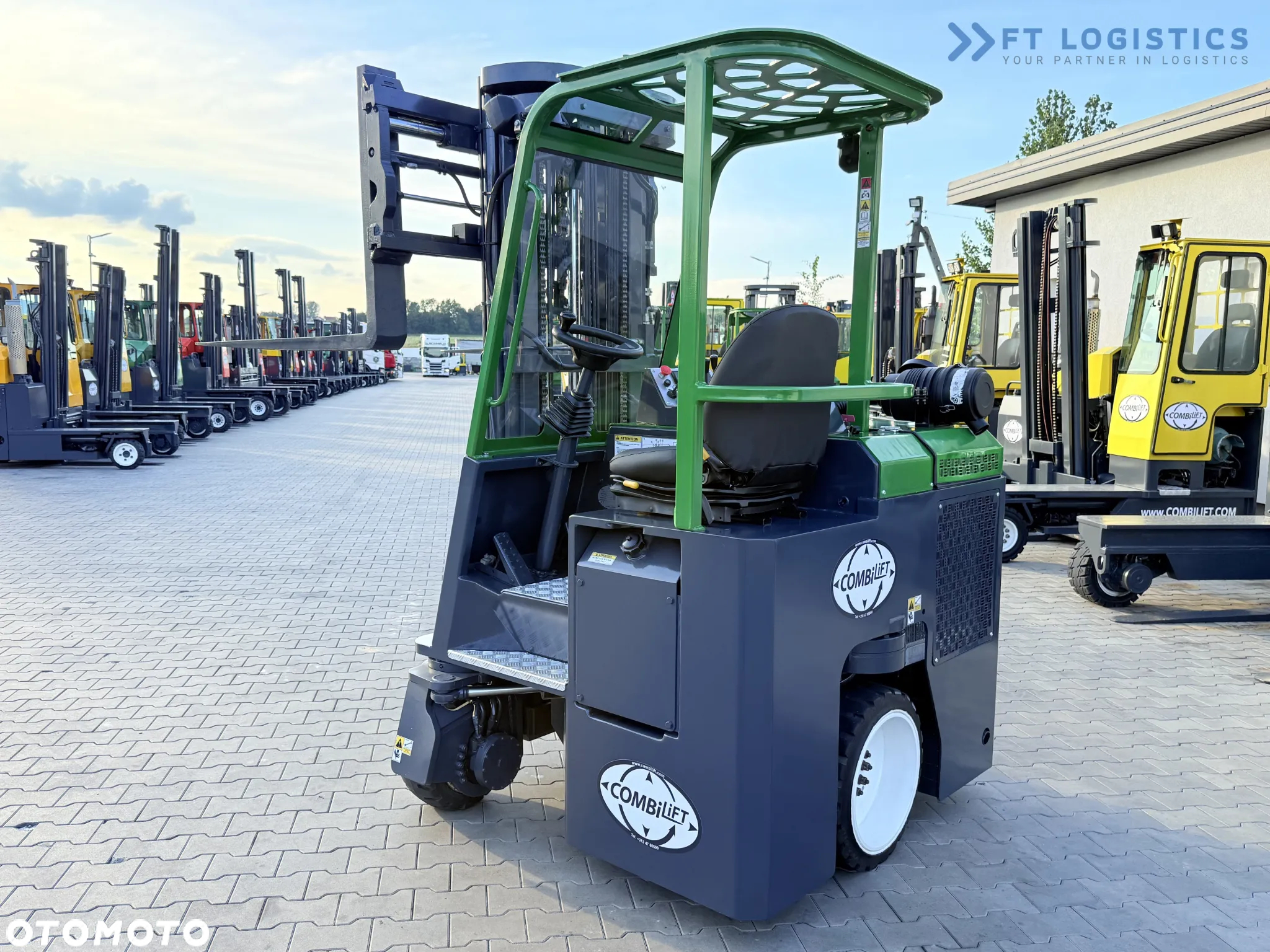 Combilift C2500CB / TRIPLEX / 5500MM / WOLNY SKOK / DIESEL / JEDYNIE 3768MTH / POZYCJONER / PRZESUW BOCZNY / NOWE OPONY / JAK NOWY / Szeroka oferta wózków czterokierunkowych i bocznych, dopasowanych do różnorodnych potrzeb i zastosowań. - 24