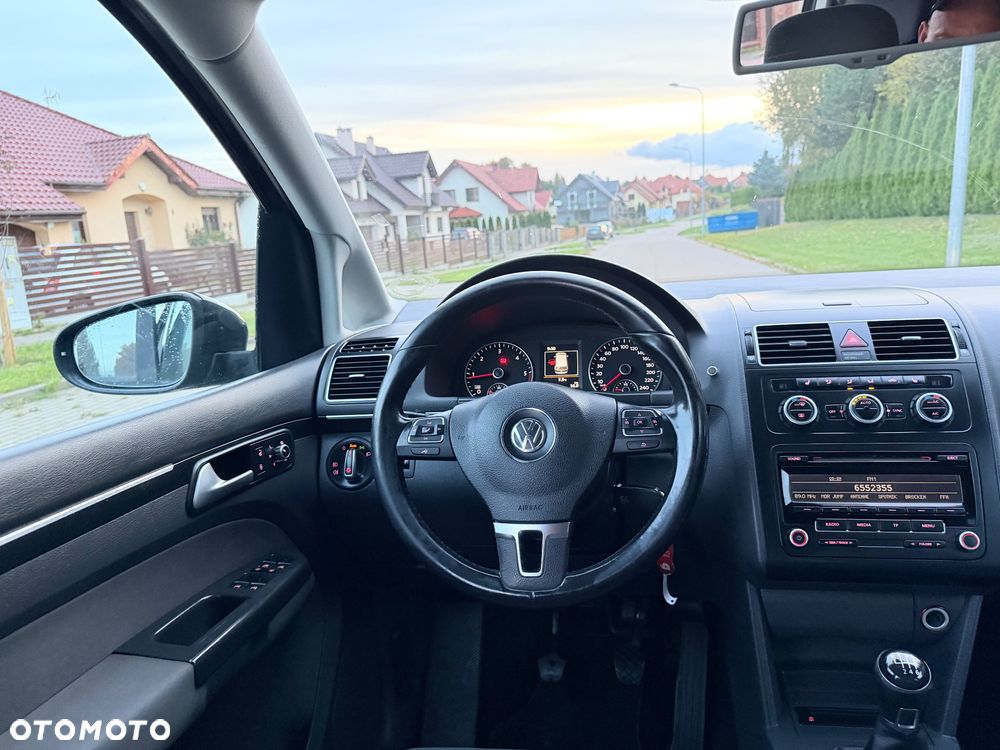 Volkswagen Touran - 11