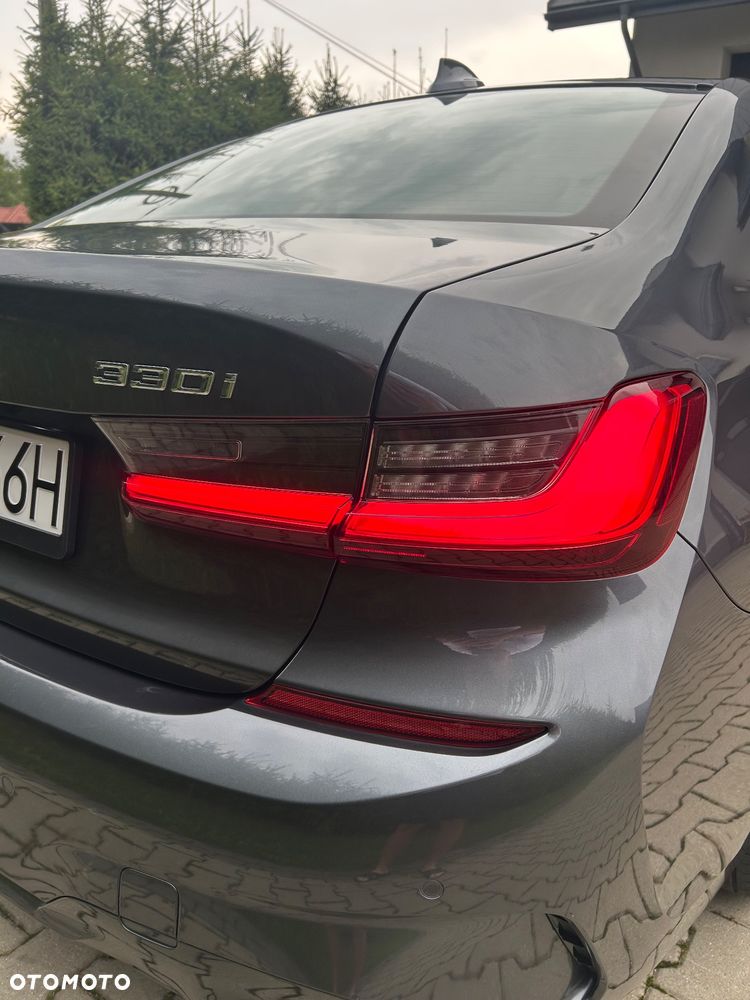 BMW Seria 3 330i - 9