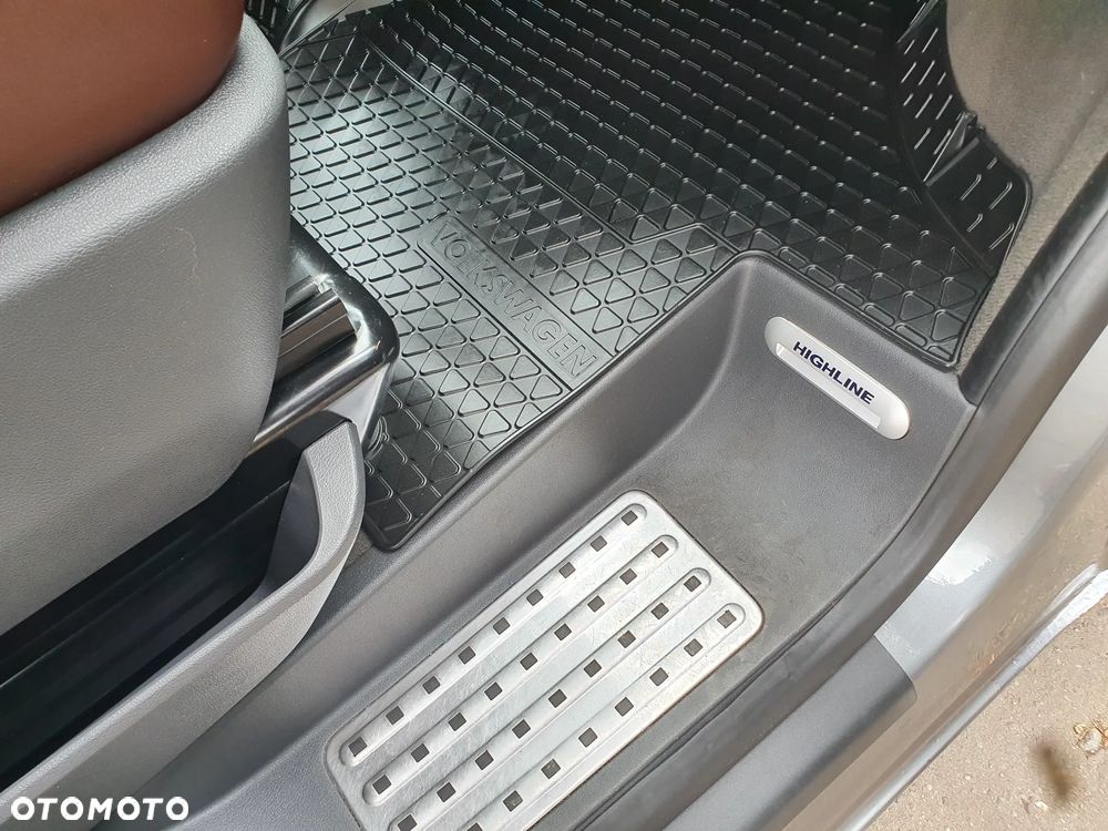 Volkswagen Multivan - 23