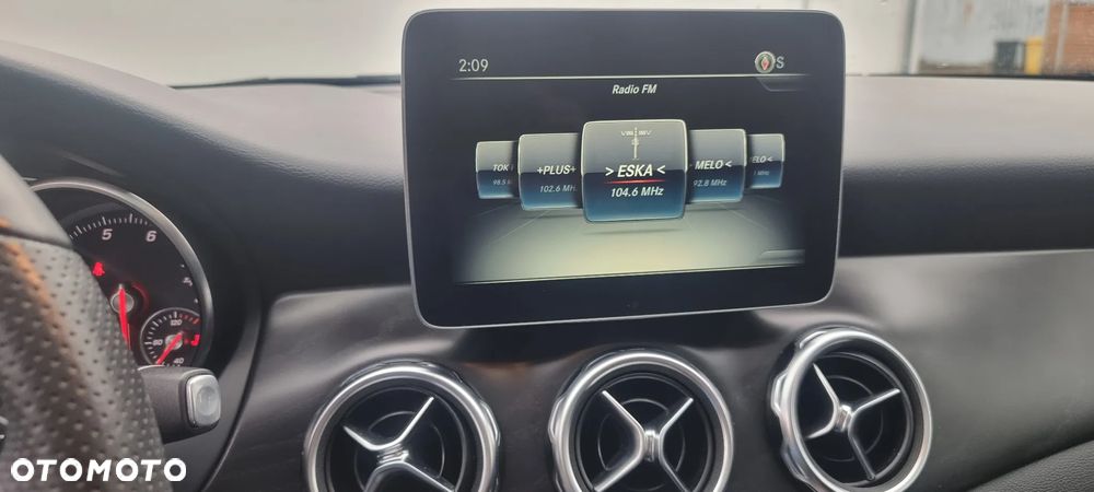 Mercedes-Benz GLA 250 4Matic 7G-DCT - 32