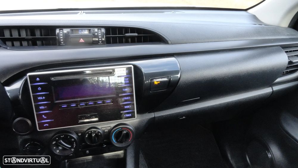 Toyota Hilux 2.4 D-4D 4WD CD CM - 13