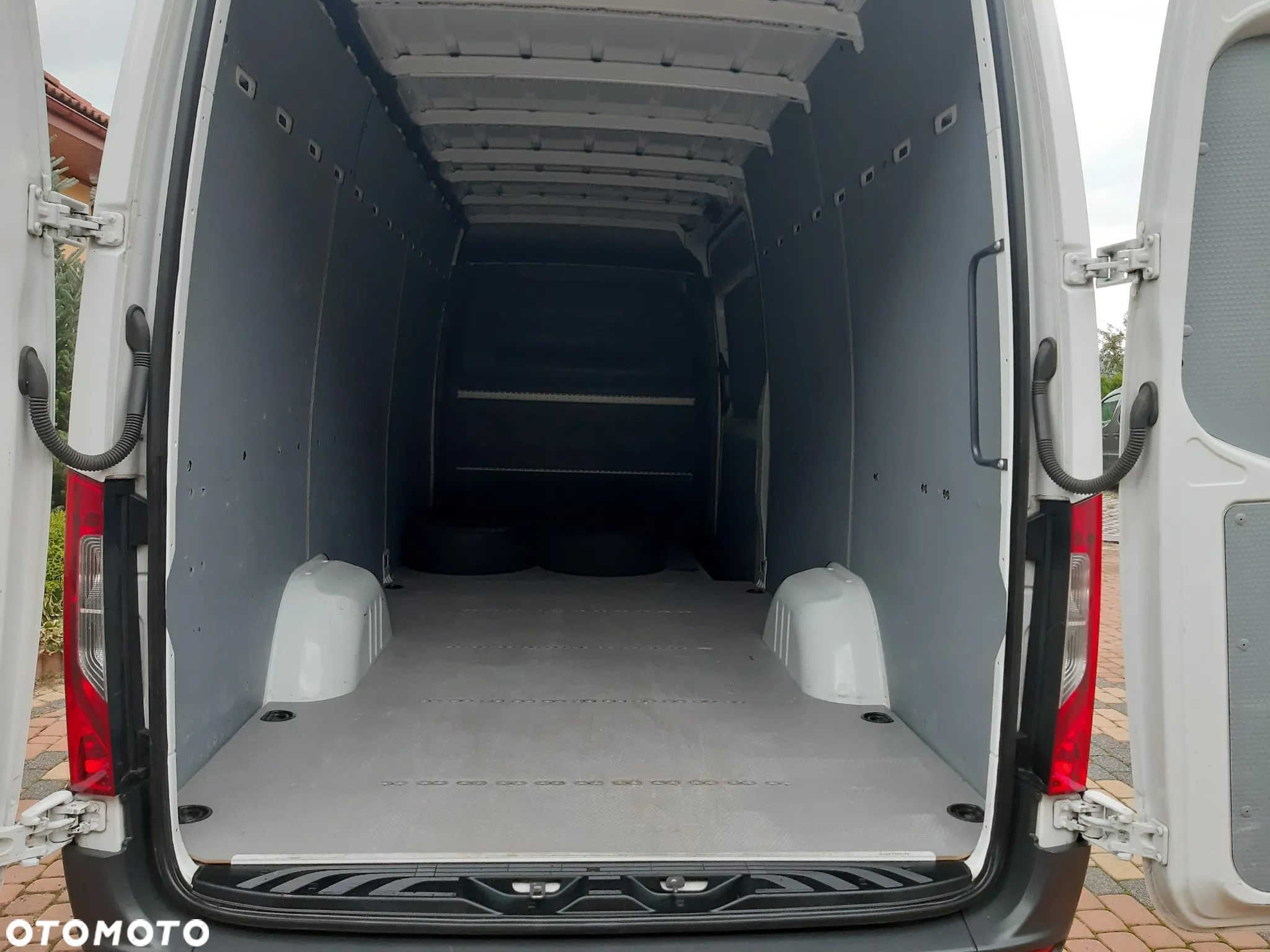 Mercedes-Benz Sprinter - 37