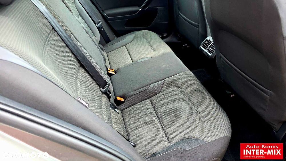 Volkswagen Golf - 31