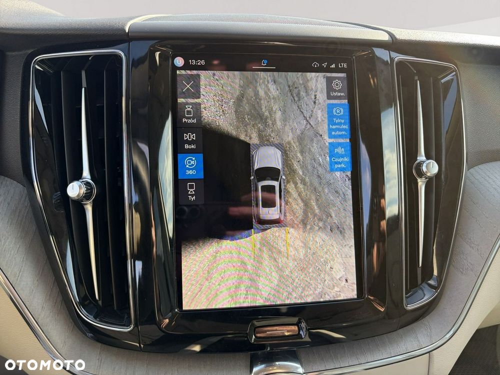 Volvo XC 60 B4 D AWD Plus Dark - 20